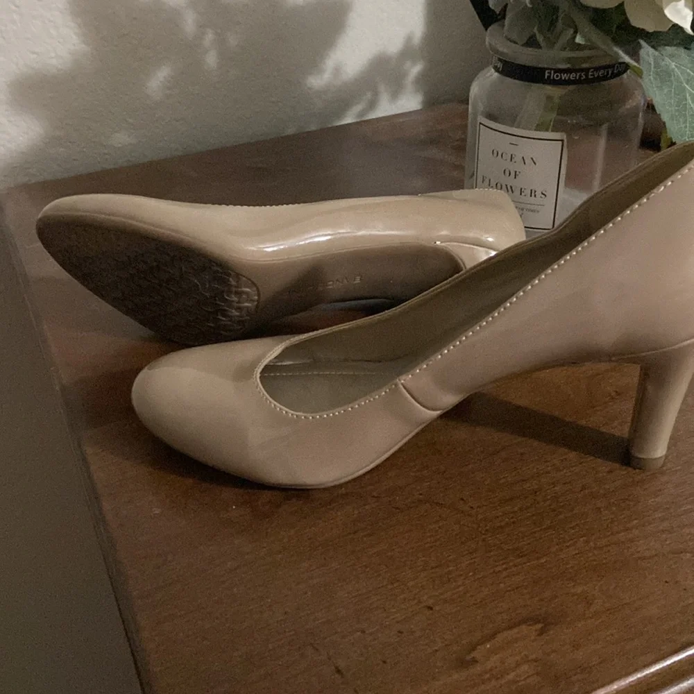 Nude Heels - Picture 3 of 4